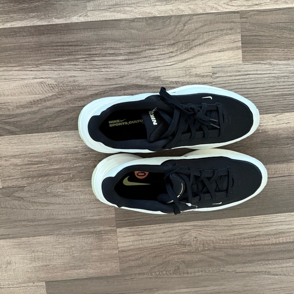 Nike Men's Black and White Athletic Shoes - Picture 2 of 16